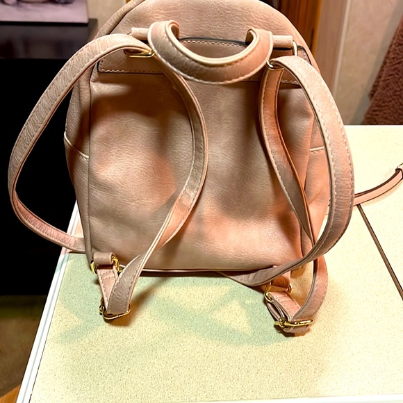 Pink backpack/purse with matching wallet - Picture 4 of 6